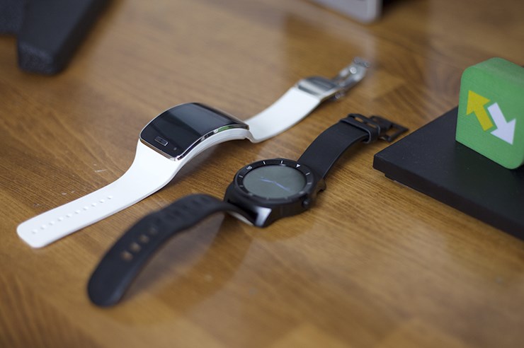 LG-G-Watch-R-smartwatch-pametan-sat-Android-Wear-recenzija-test-2.jpg